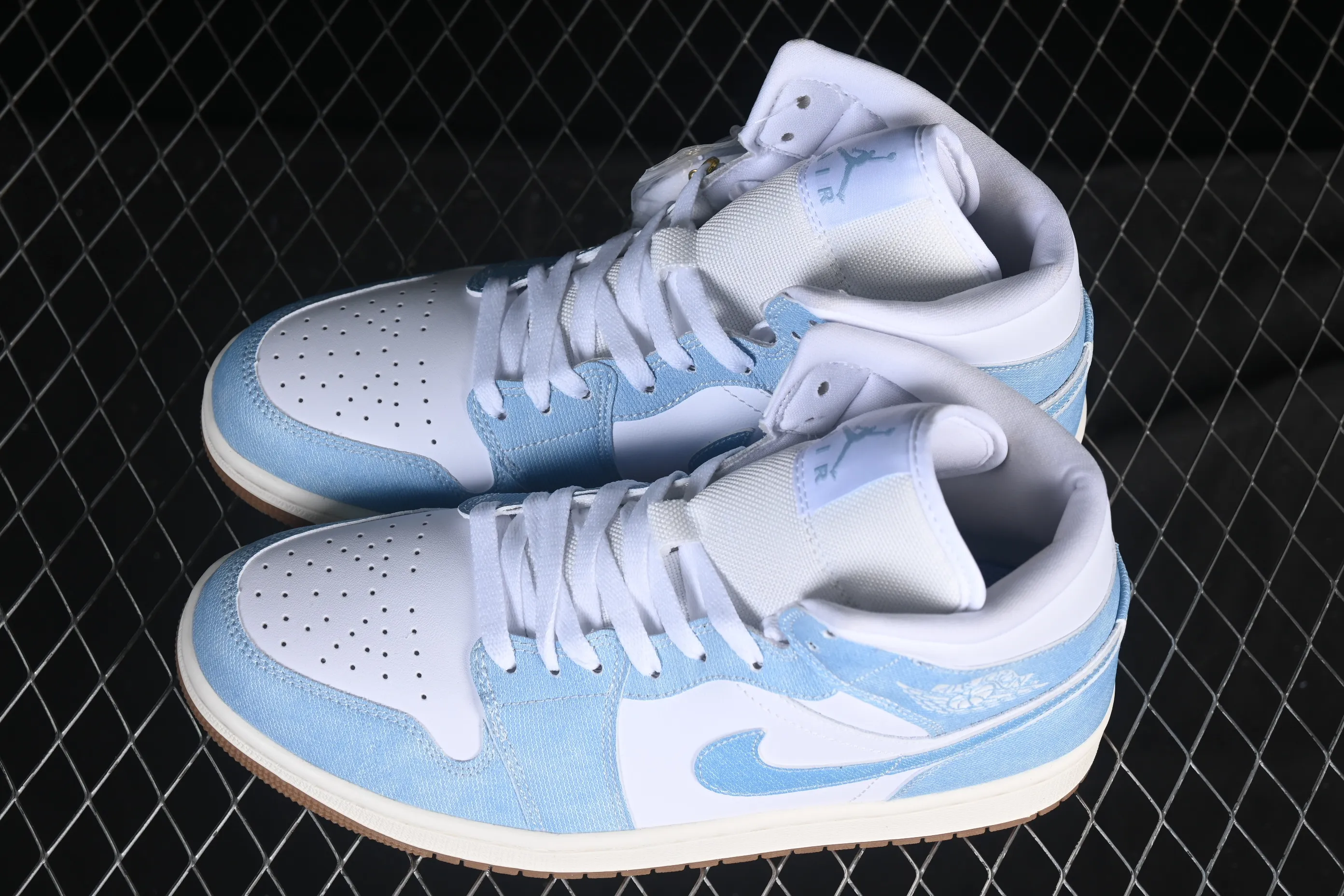 All Categories Air Jordan Jordan Series Basketball Shoes Air Jordan 1 Mid Air Jordan 1 Mid "Denim" AJ1 Joe 1 Retro Denim Blue China Cultural Leisure Sneakers HQ2005-100